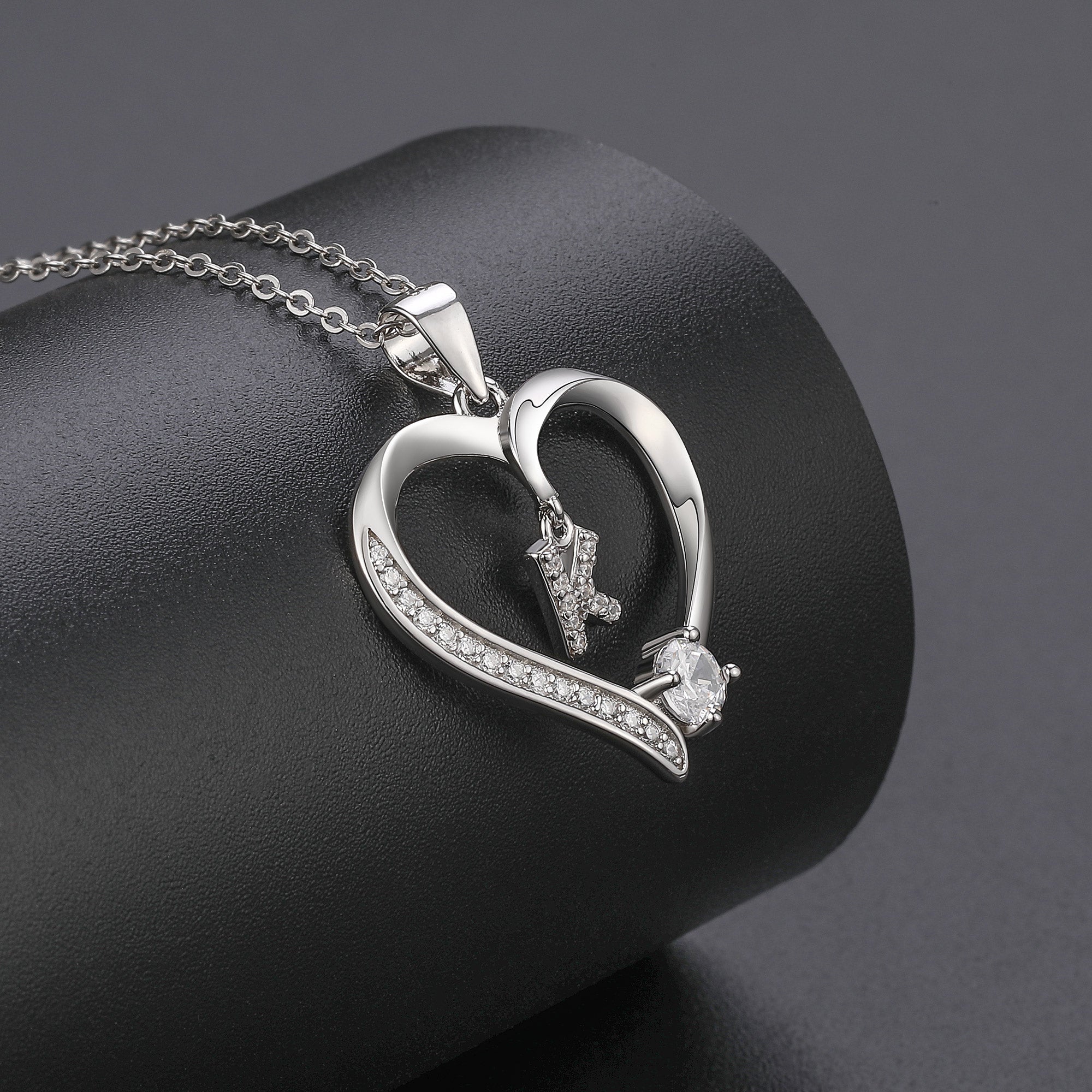 Silvery necklace, heart-shaped letter necklace, 925 silver plated zircon pendant necklace, women's jewelry gift, Valentine's Day gift for women's wives and girls