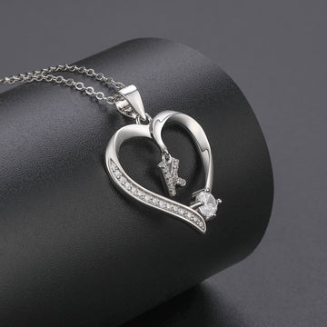 Silvery necklace, heart-shaped letter necklace, 925 silver plated zircon pendant necklace, women's jewelry gift, Valentine's Day gift for women's wives and girls