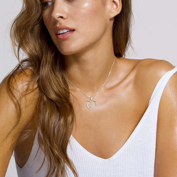 Silvery necklace, infinite heart-shaped pendant first letter necklace, 925 silver plated zircon pendant necklace, women's jewelry gift, Valentine's Day gift for women's wives and girls